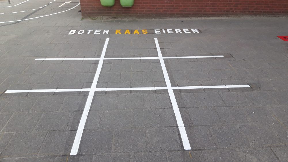 Boter Kaas en Eieren op het schoolplein - Pleinversiering