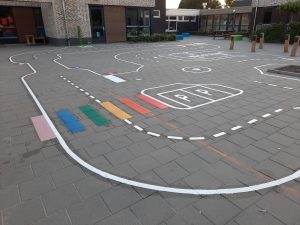 thermoplast tegelstickers verkeersplein op speelplein en schoolplein versiering eersel
